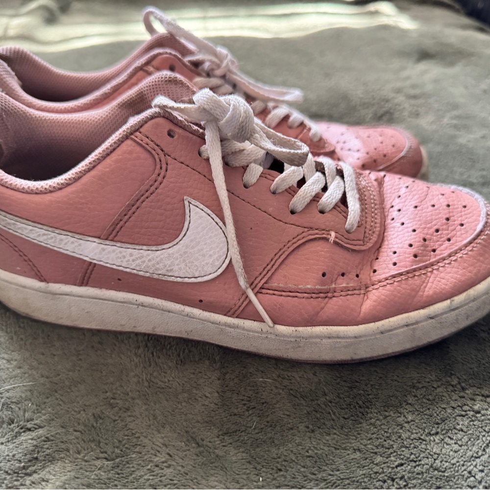 Nike Women's Pink Sneakers